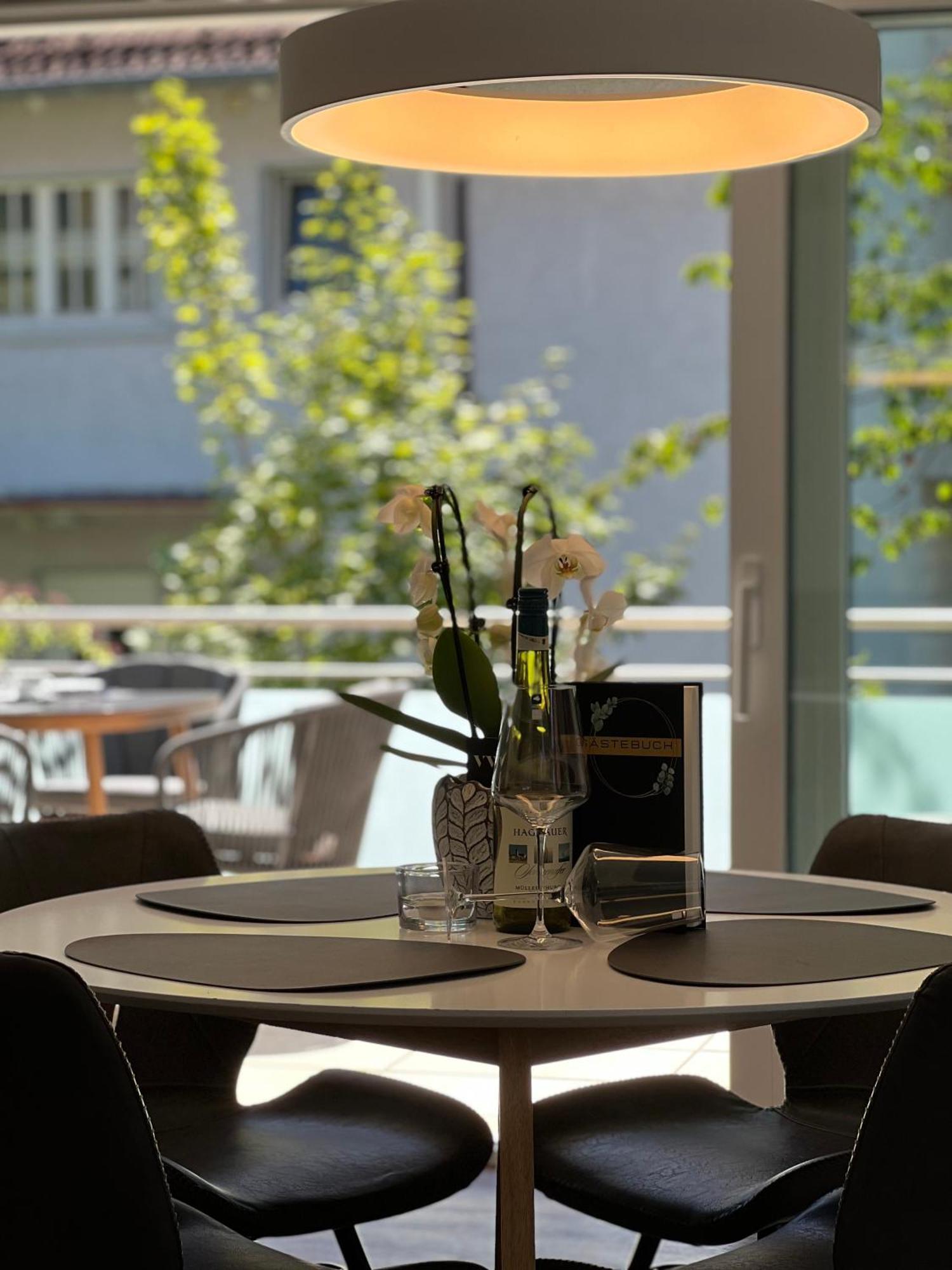 Neues Seeapartment อูเบอร์ลิงเงน ภายนอก รูปภาพ